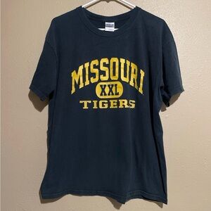 Vintage Y2K Missouri Tigers Spellout Graphic Black T-Shirt Adult L